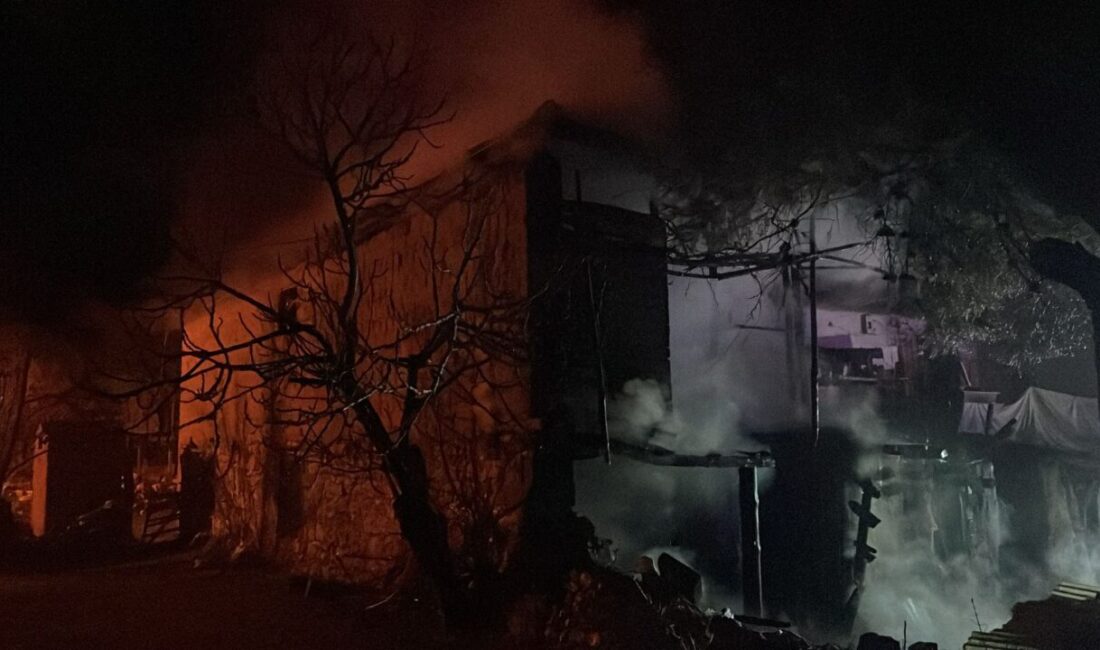 UŞAK (AA) – Uşak'ın Ulubey ilçesinde iki katlı binada çıkan
