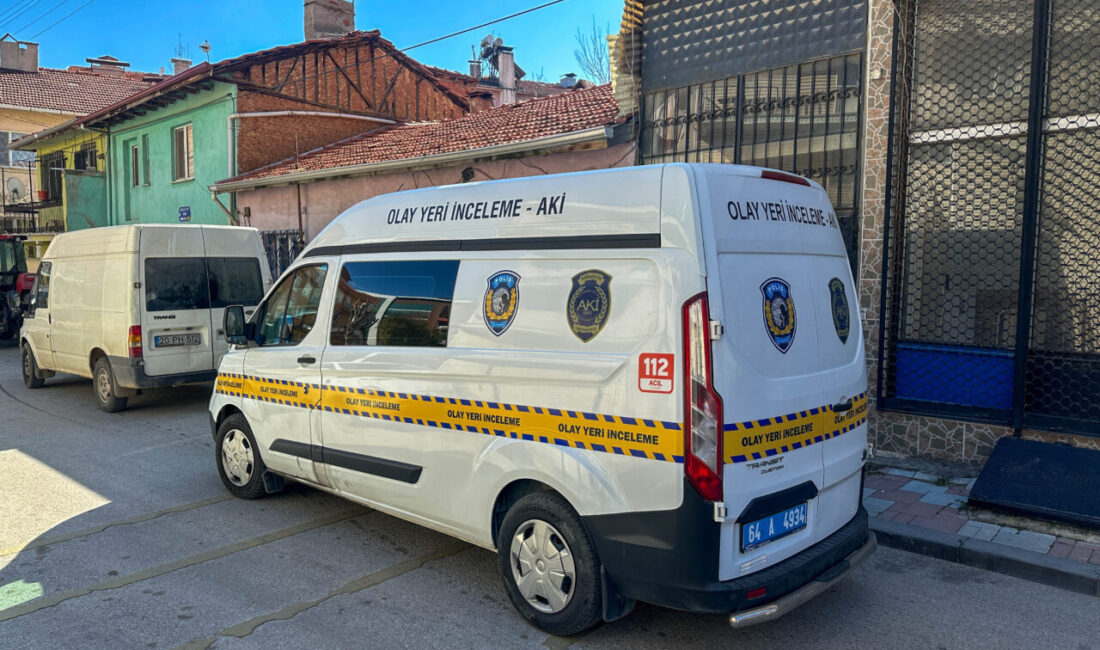 UŞAK (AA) – Uşak'ta oğlu tarafından bıçaklanan baba kaldırıldığı hastanede
