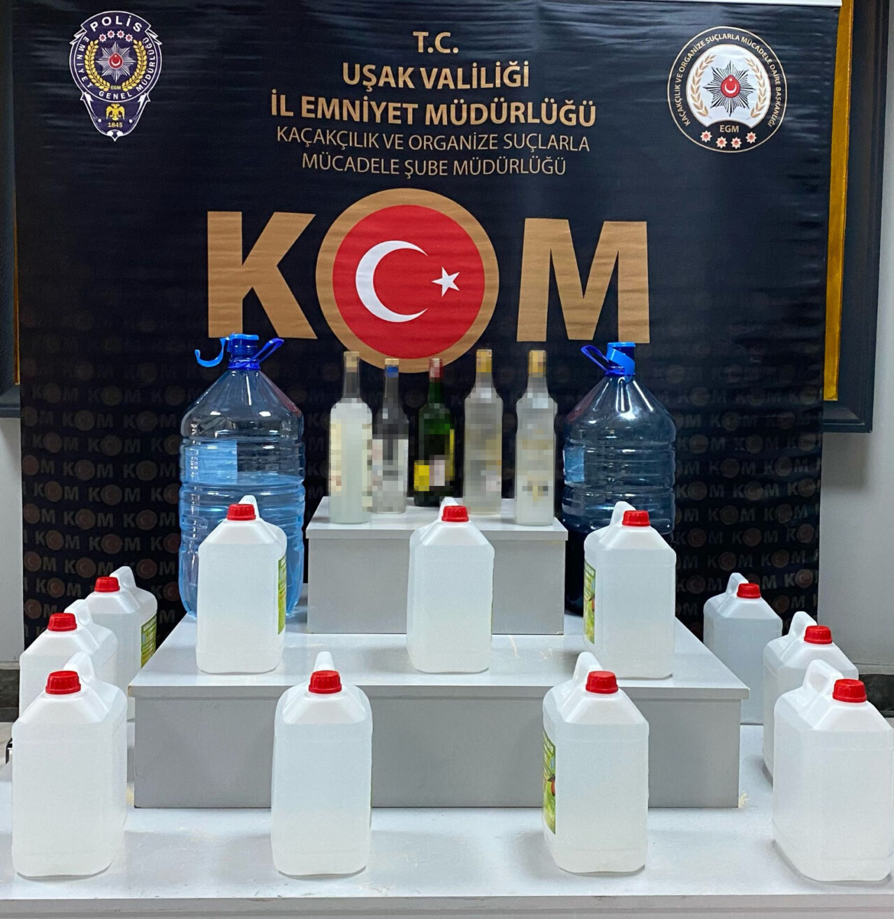 UŞAK (AA) – Uşak'ta sahte içki ele geçirildi, 2 şüpheli