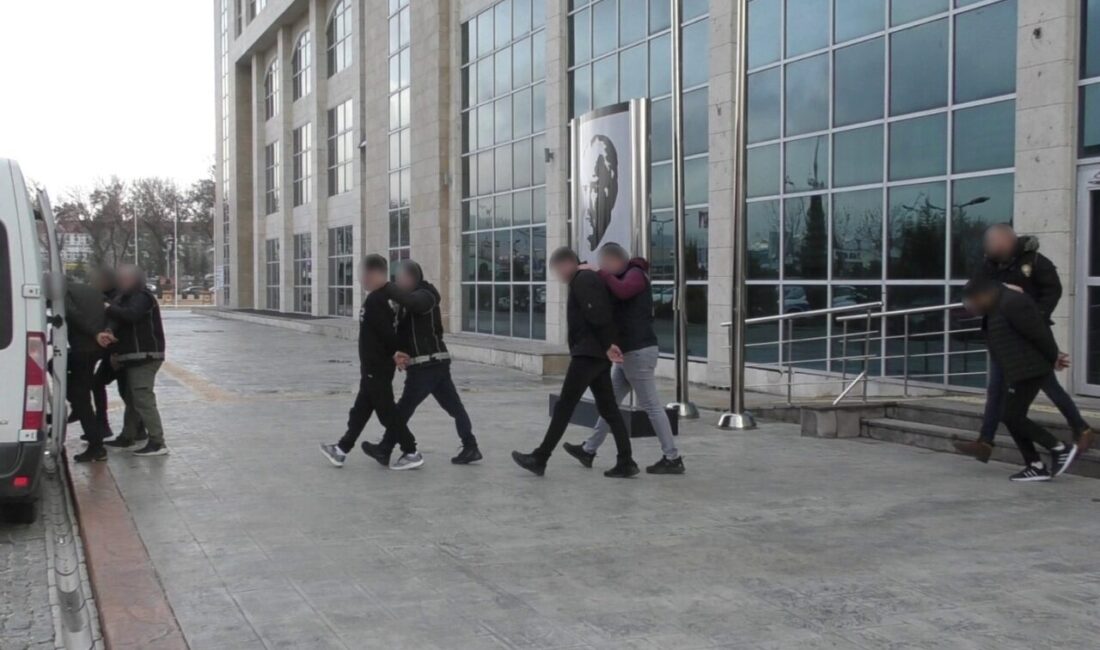 UŞAK (AA) – Uşak'ta düzenlenen uyuşturucu operasyonunda gözaltına alınan 6