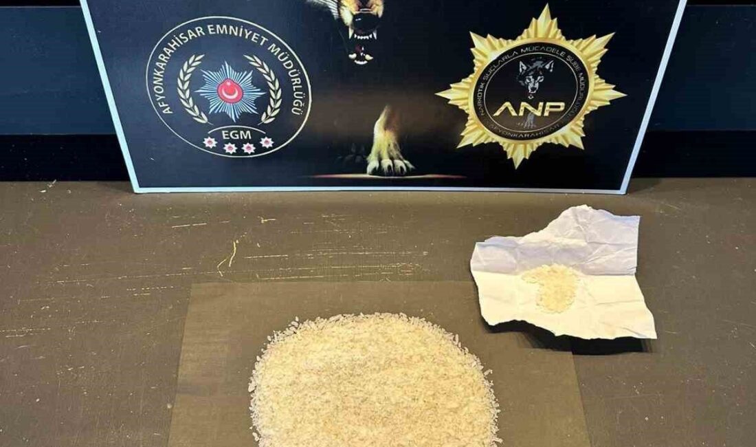 Afyonkarahisar’da polis tarafından 54 gram uyuşturucu ile yakalanan 2 kişiden