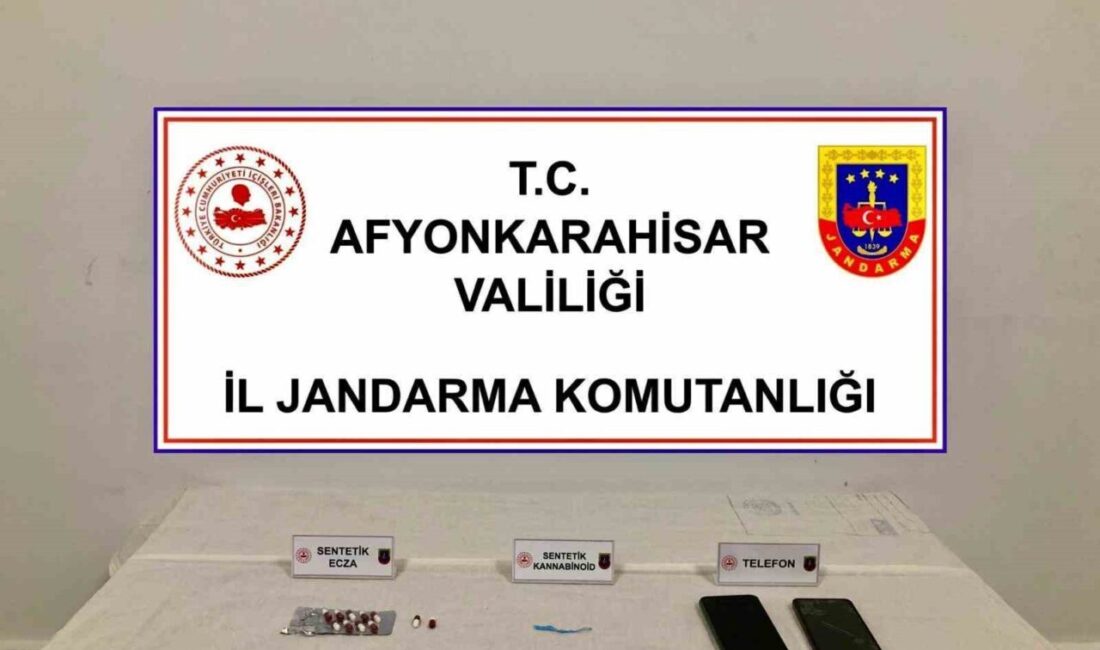 Afyonkarahisar’da jandarma tarafından şüphe üzerine durdurulan bir araçta uyuşturucu maddeler