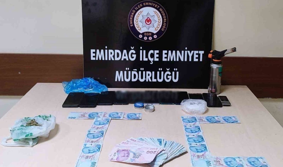 Afyonkarahisar’da polis tarafından gerçekleştirilen uyuşturucu operasyonunda 35 kişi gözaltına alınırken,