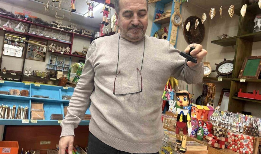 Odunpazarı’nda ahşap ürün ve oyuncak yapımıyla uğraşan İsmet İspirli, geleneksel