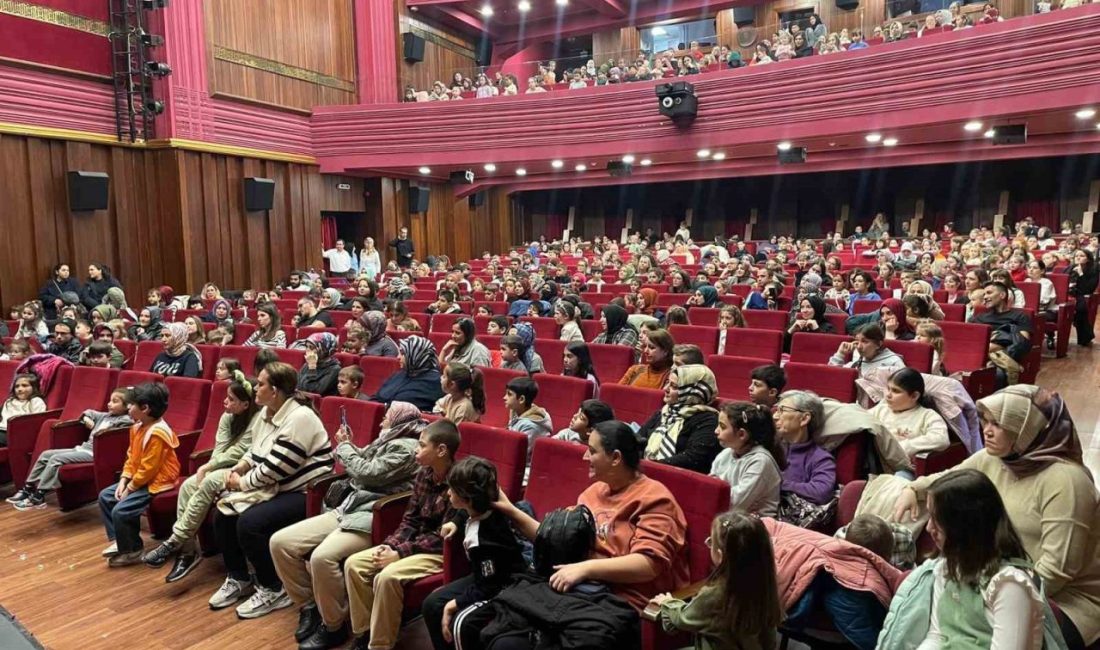Bursa Büyükşehir Belediyesi tarafından düzenlenen ‘Yarıyıl Şenliği’, binlerce çocuğun sömestr