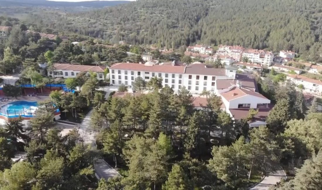 Kütahya’nın termal bölgesi Ilıca, yarıyıl tatilinde tatilcilerin ilgi odağı oldu.
