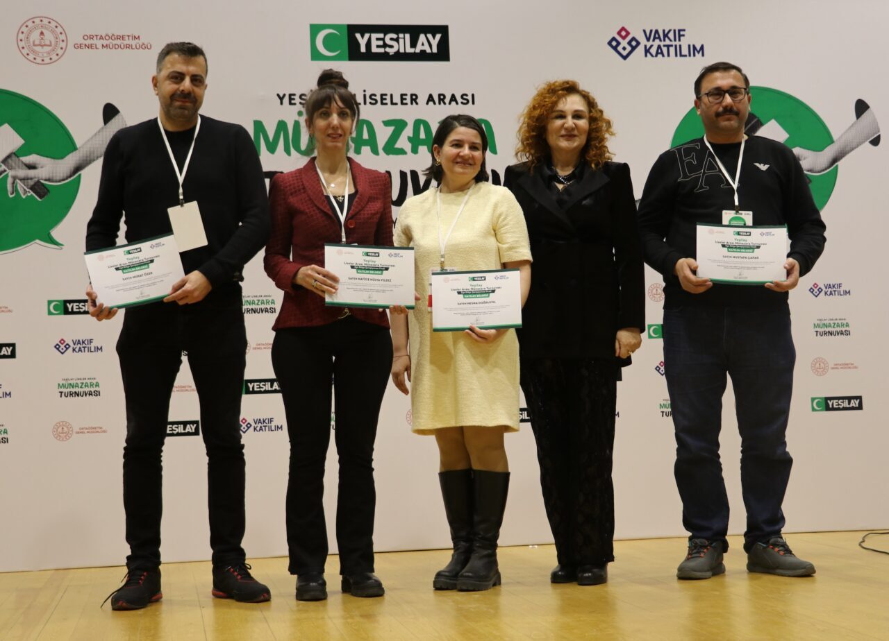 İZMİR (AA) – Yeşilay Liseler Arası Münazara Turnuvası Ege Bölge