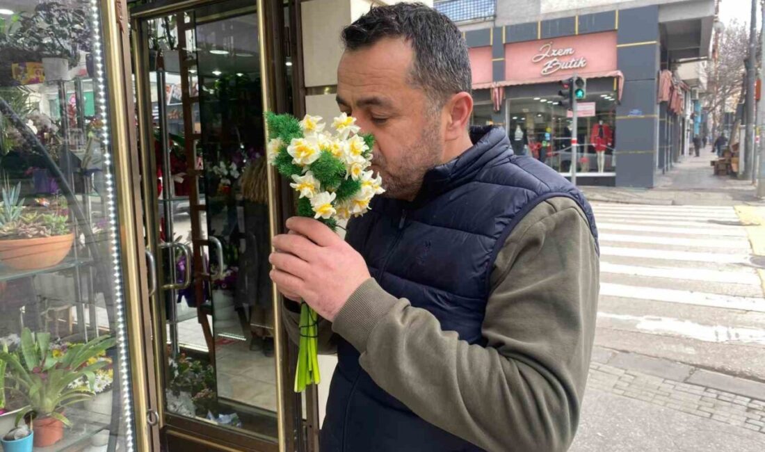 Eskişehir’de çiçekçi esnafı olan Ahmet Köylü, kış aylarında mevsimlik olarak