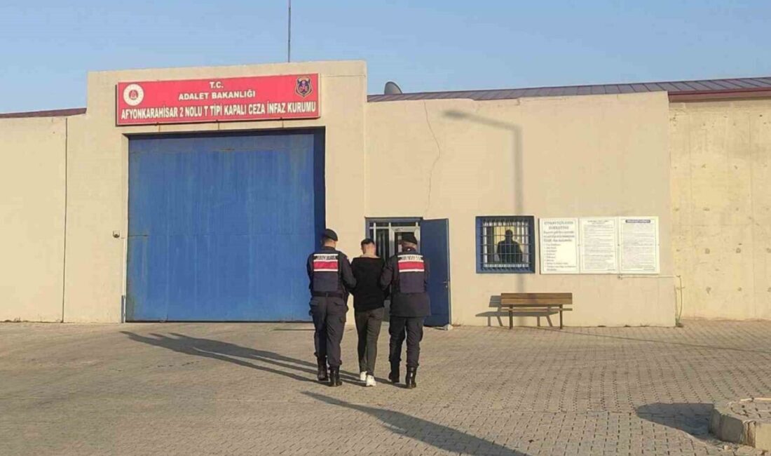 Afyonkarahisar’da 7 yıl 8 ay hapis cezasıyla aranan şahıs jandarma