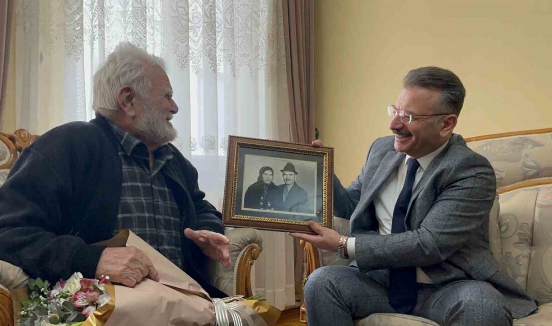 Eskişehir Valisi Hüseyin Aksoy ve eşi Hülya Aksoy, Yaşlılara Saygı
