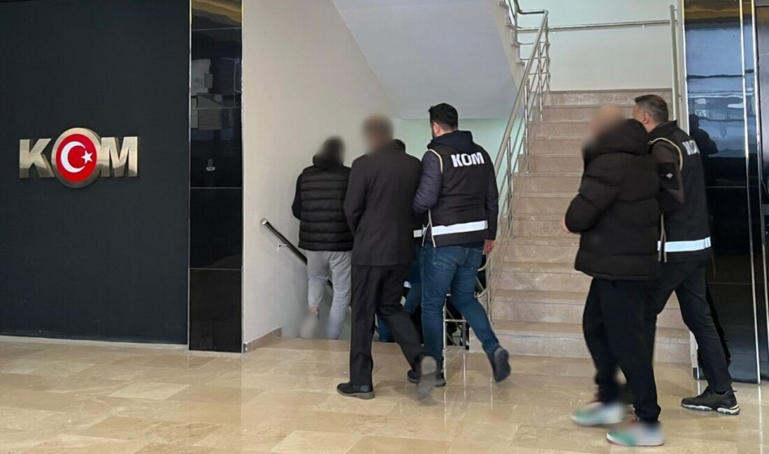 AFYONKARAHİSAR (AA) – Afyonkarahisar merkezli 6 ilde düzenlenen dolandırıcılık operasyonunda