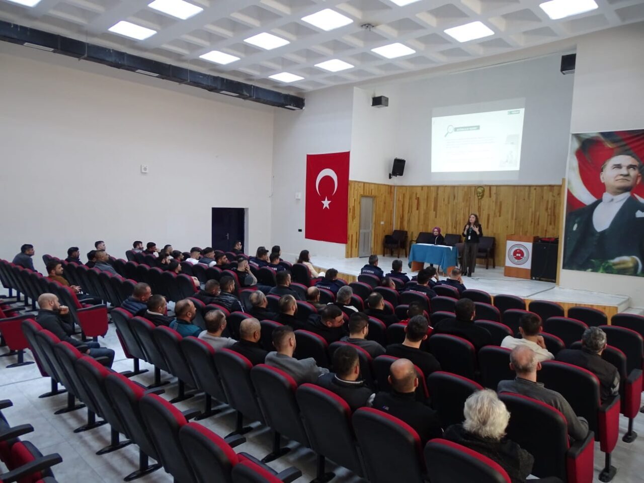 AFYONKARAHİSAR (AA) – Afyonkarahisar'ın Bolvadin ilçesinde Yeşilay Şubesi tarafından 70