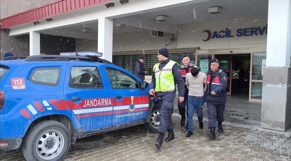 AFYONKARAHİSAR (AA) – Afyonkarahisar'ın Şuhut ilçesinde babasını bıçaklayarak öldüren şüpheli