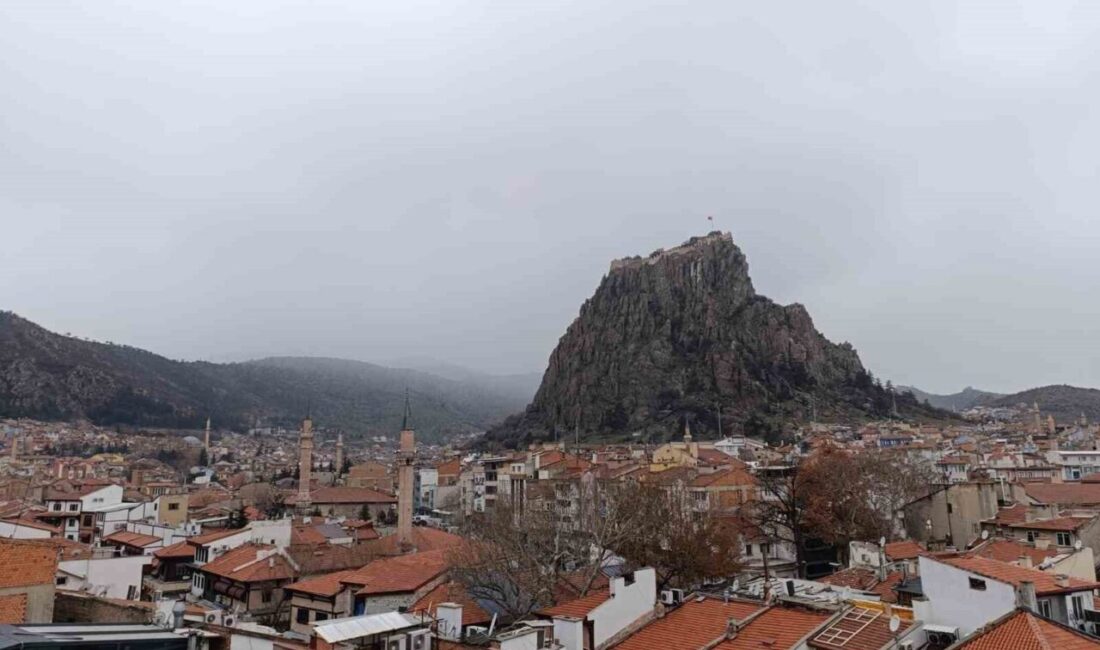 Afyonkarahisar yeni haftaya soğuk ve yağışlı bir hava ile başlarken,