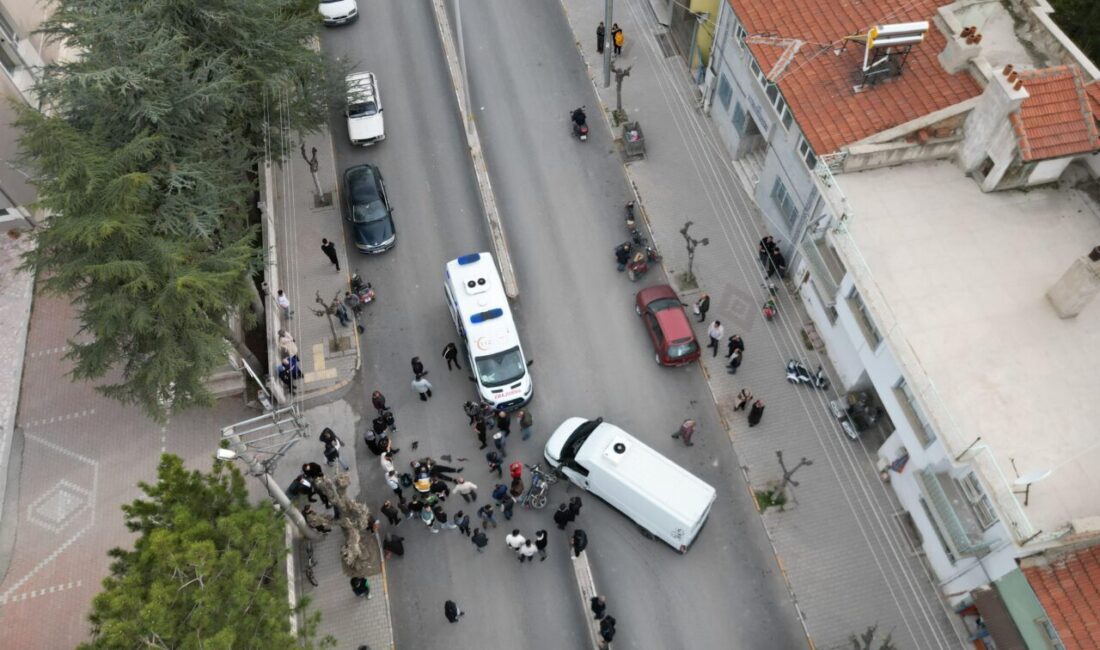 AFYONKARAHİSAR (AA) – Afyonkarahisar'ın Bolvadin ilçesinde kamyonet ile çarpışan motosikletteki
