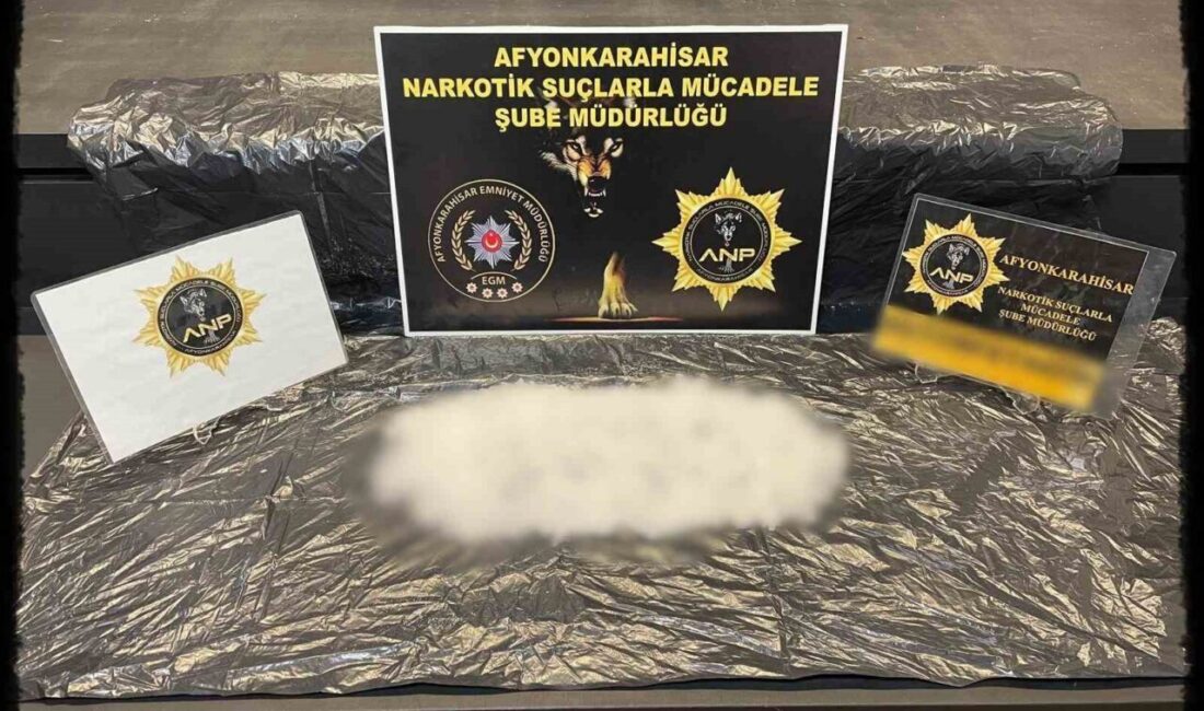 Afyonkarahisar İl Emniyet Müdürlüğü ekipleri yaptıkları operasyonda 153,75 gram uyuşturucu