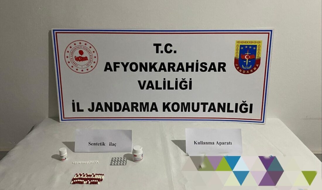 AFYONKARAHİSAR (AA) – Afyonkarahisar'da valizlerinde uyuşturucu ele geçirilen yolcu otobüsündeki