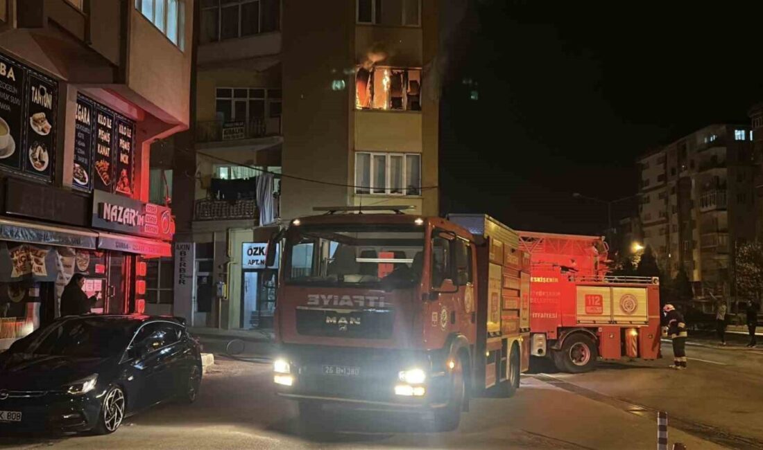 Eskişehir’de yaşlı bir vatandaşın ağzındaki sigara ile uyuyakalması sonucunda çıkan