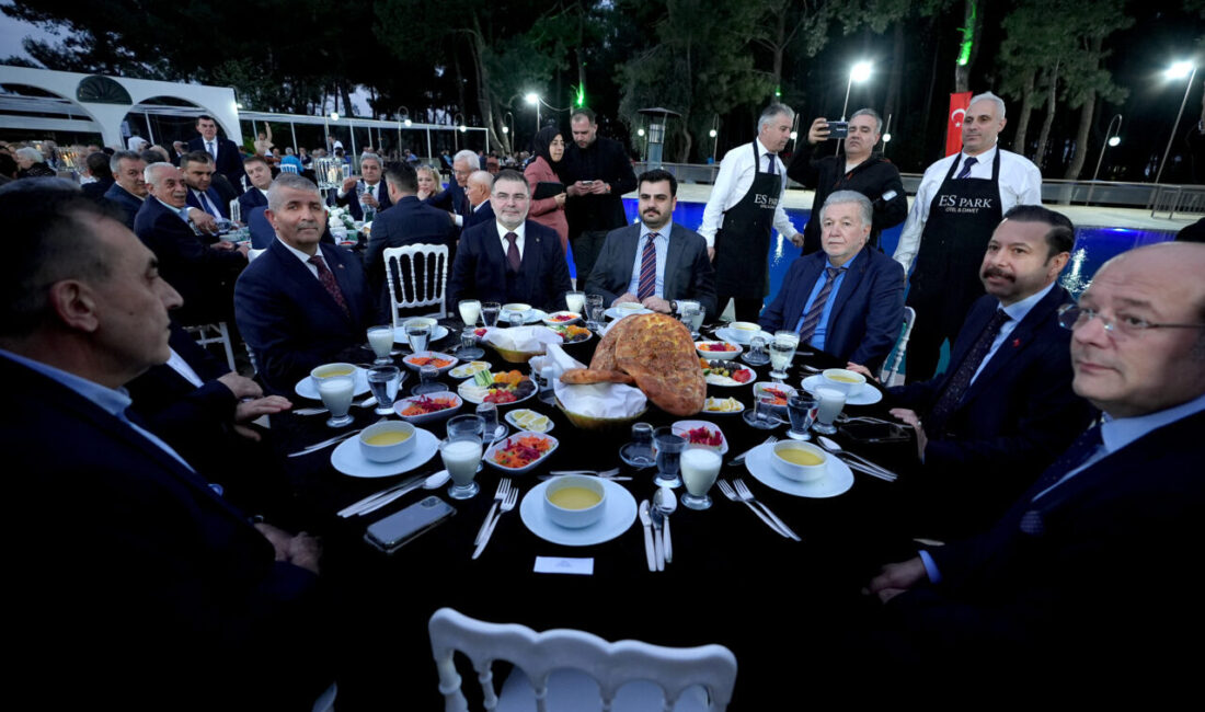 - "Bir yandan devletimizin tüm kurumları hedef alınacak, esnafımızın dükkanları