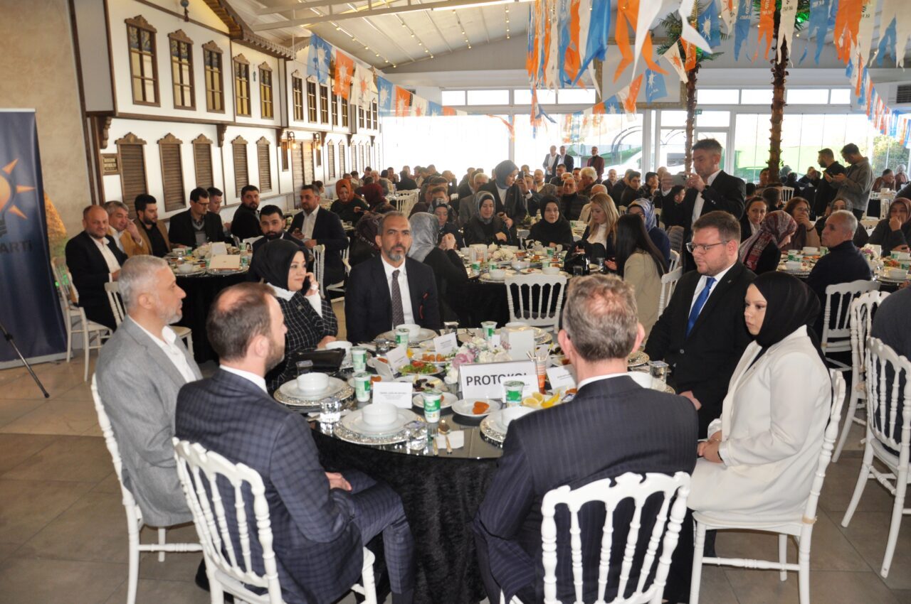 - AK Parti Genel Merkez Teşkilat Başkan Yardımcısı Ahmet Özdemir:
-