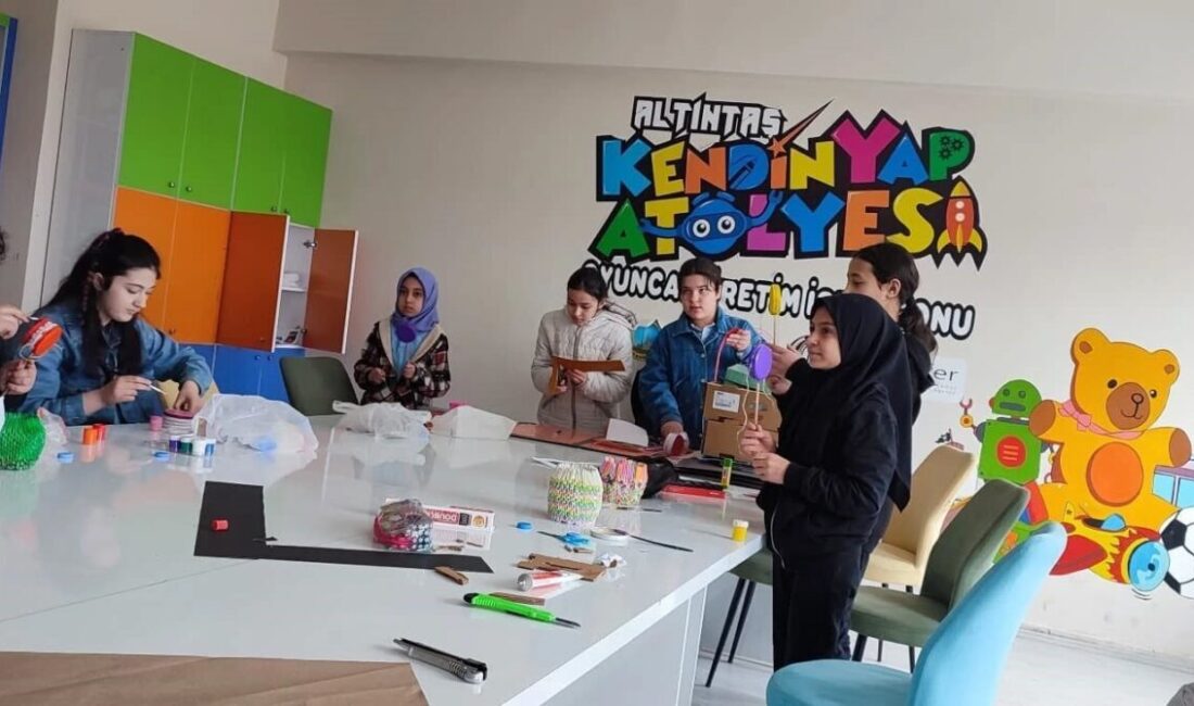 Kütahya’nın Altıntaş ilçesinde “Türkiye Yüzyılı Altıntaş Maarif Hareketi” çerçevesinde “Minikler