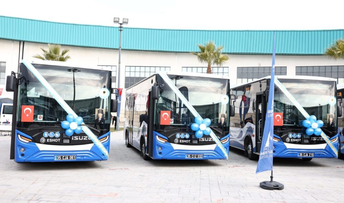 - Yeni otobüslere İzmirliler için şans ve güveni simgelemesi adına