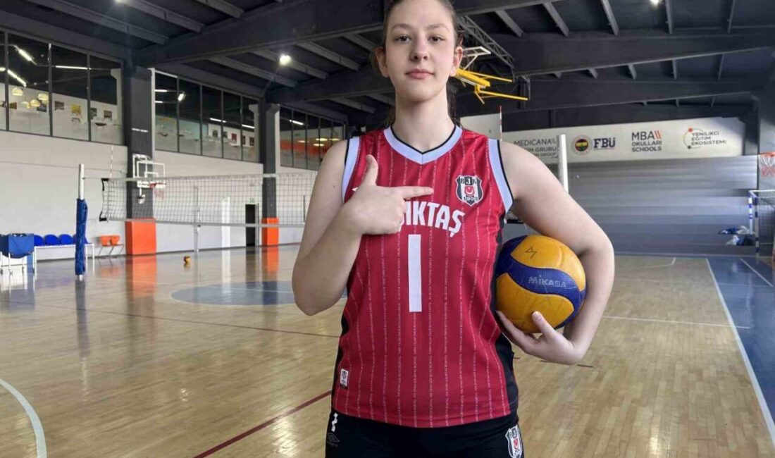 Eskişehir’de babasından ilham alarak 6 yaşında voleybola başlayan Zeynep Turkurkor,
