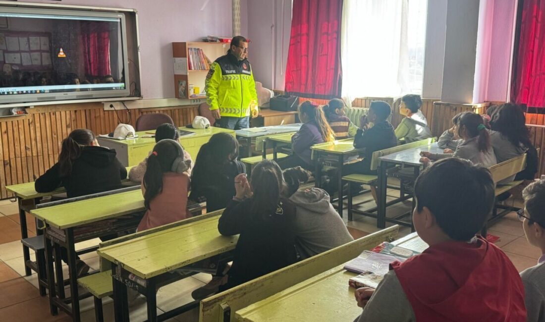 UŞAK (AA) – Banaz İlçe Jandarma Komutanlığı ekipleri tarafından ilkokul