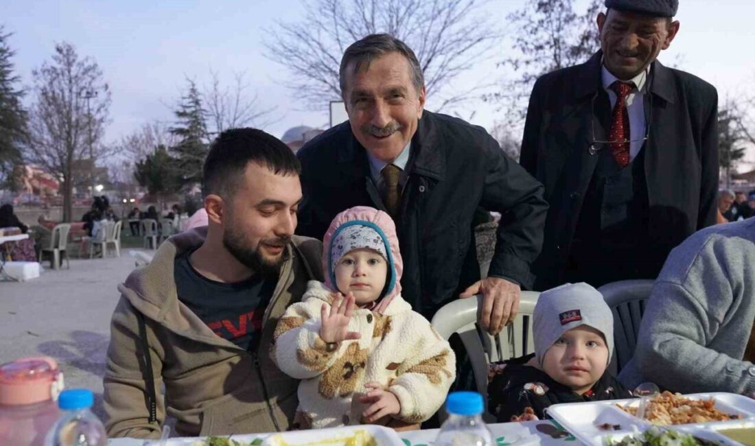 Tepebaşı Belediye Başkanı Dt. Ahmet Ataç, Sakintepe Mahallesi’nde düzenlenen iftar