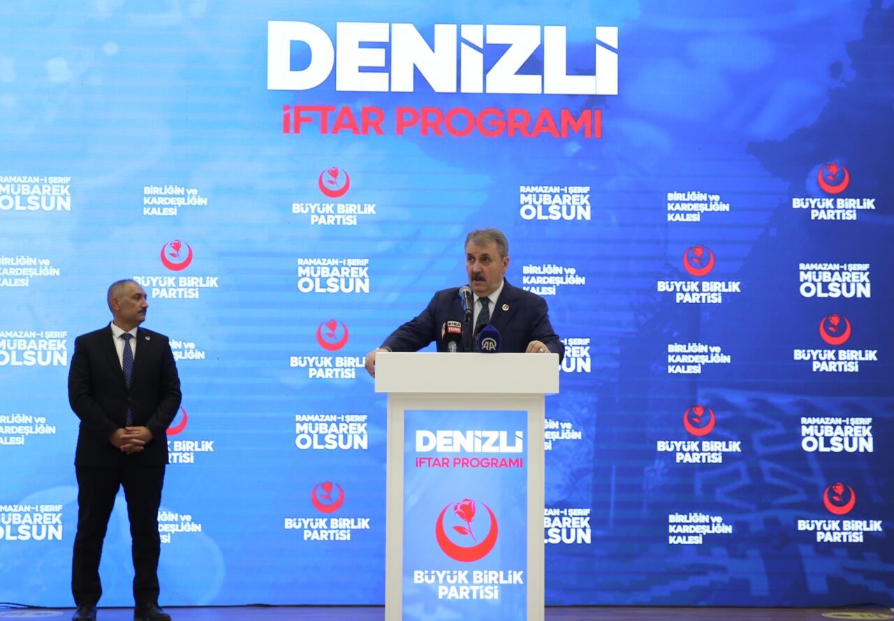- "(İBB'ye yönelik yolsuzluk ve terör soruşturması) Herkesin eylem yapma,