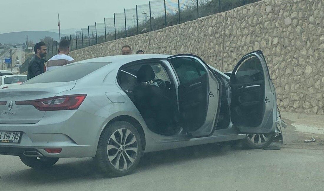 Bilecik’te iki otomobilin çarpışması sonucu meydana gelen trafik kazasında 4