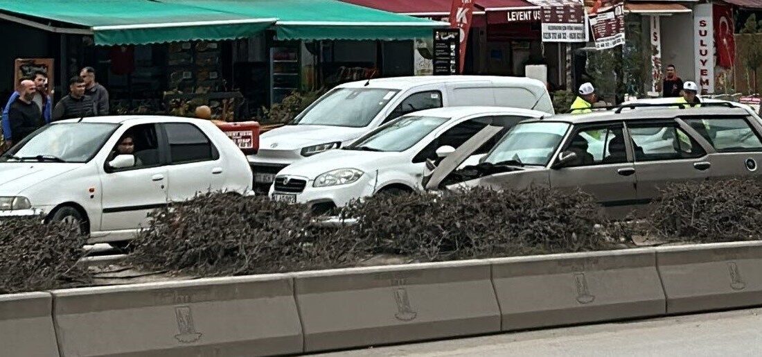 Bilecik’te meydana gelen zincirleme trafik kazasında 1 kişi yaralandı. Kaza;