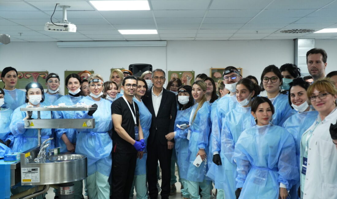 İSTANBUL (AA) – Biruni Üniversitesi, 12 farklı ülkeden dermatologların katılımıyla