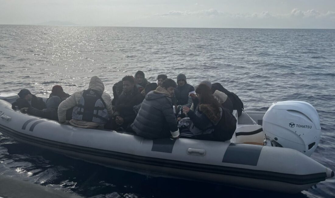 MUĞLA (AA) – Muğla'nın Bodrum ilçesinde, 18 düzensiz göçmen kurtarıldı.