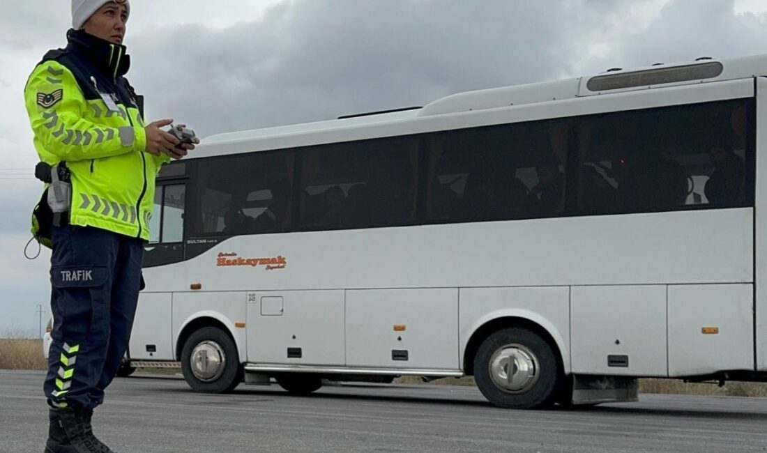 Afyonkarahisar Bolvadin İlçe Jandarma Komutanlığına bağlı trafik ekipleri can ve