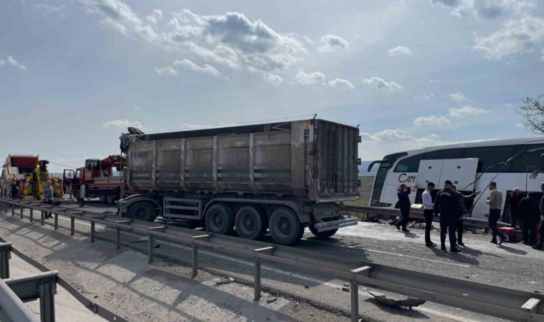 Bilecik’in Bozüyük ilçesinde tırın yolcu otobüsüne arkadan çarpması sonucunda ilk