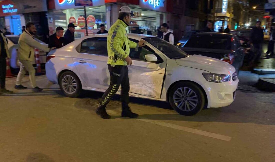 Eskişehir’de bir caddede 2 otomobilin çarpışması sonucunda meydana gelen kaza