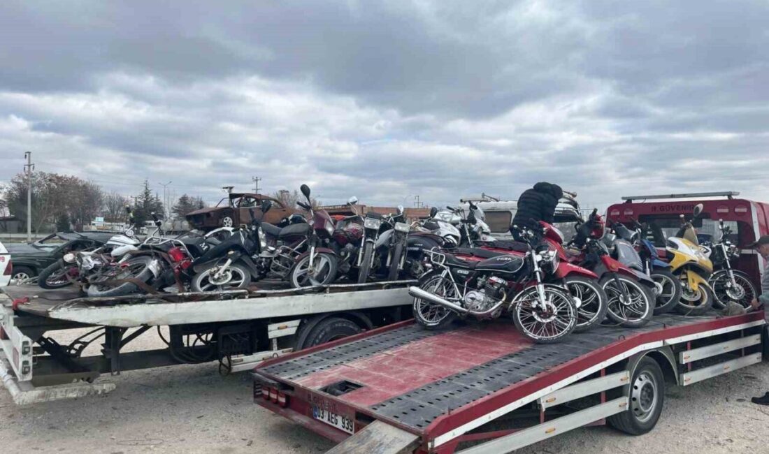 Afyonkarahisar’ın Bolvadin ilçesinde kurallara uymayan ve çevreye rahatsızlık veren motosikletler