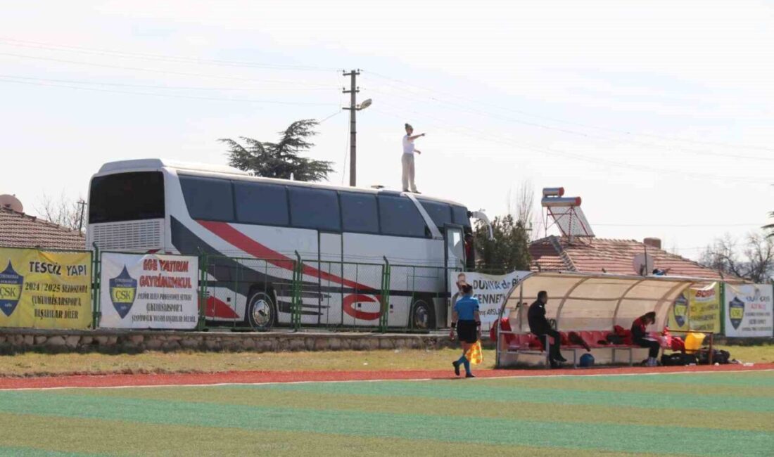 Eskişehirspor Kadın Futbol Takımı Teknik Direktörü Pınar Konca, kırmızı kart