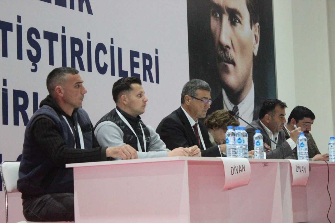 İZMİR (AA) – İzmir Damızlık Sığır Yetiştiricileri Birliğinde başkanlığına Arif
