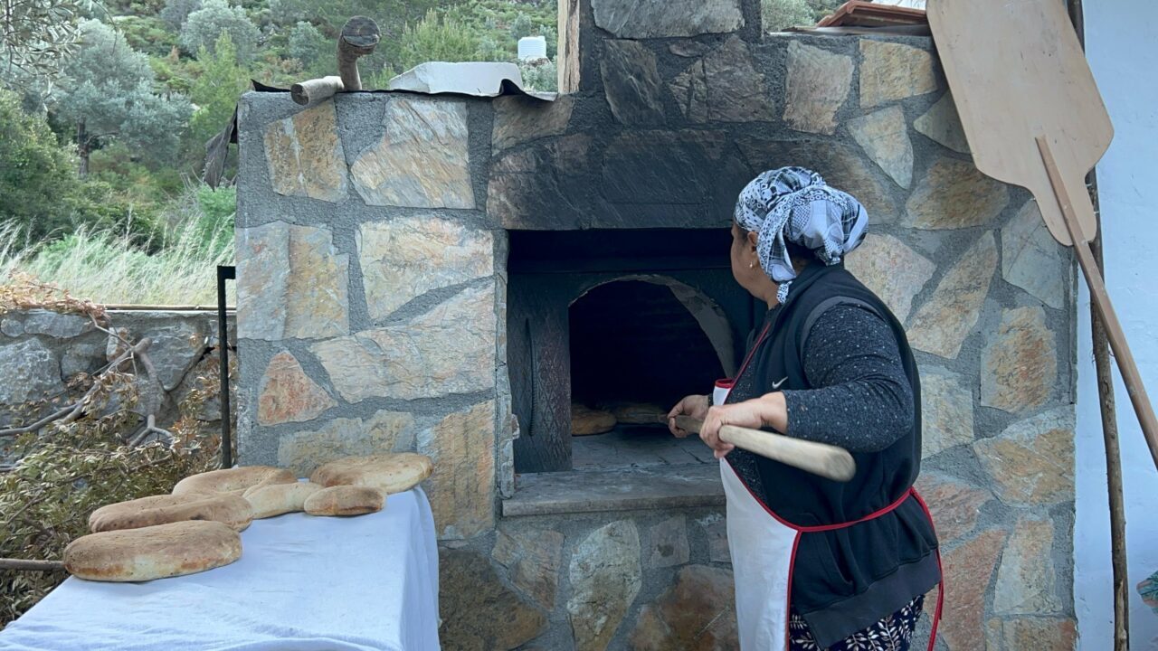 MUĞLA (AA) – Muğla'nın Datça ilçesindeki köylerinde, geleneksel yöntemlerle üretilen