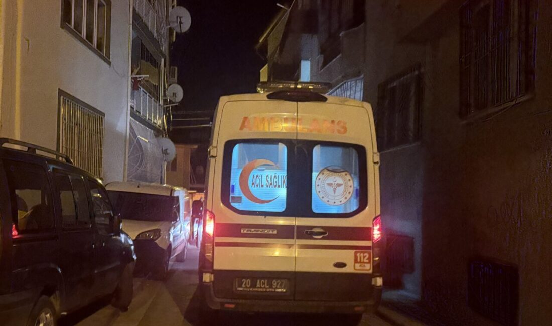 DENİZLİ (AA) – Denizli'nin Pamukkale ilçesinde tartıştığı oğlunu bıçakla yaralayan