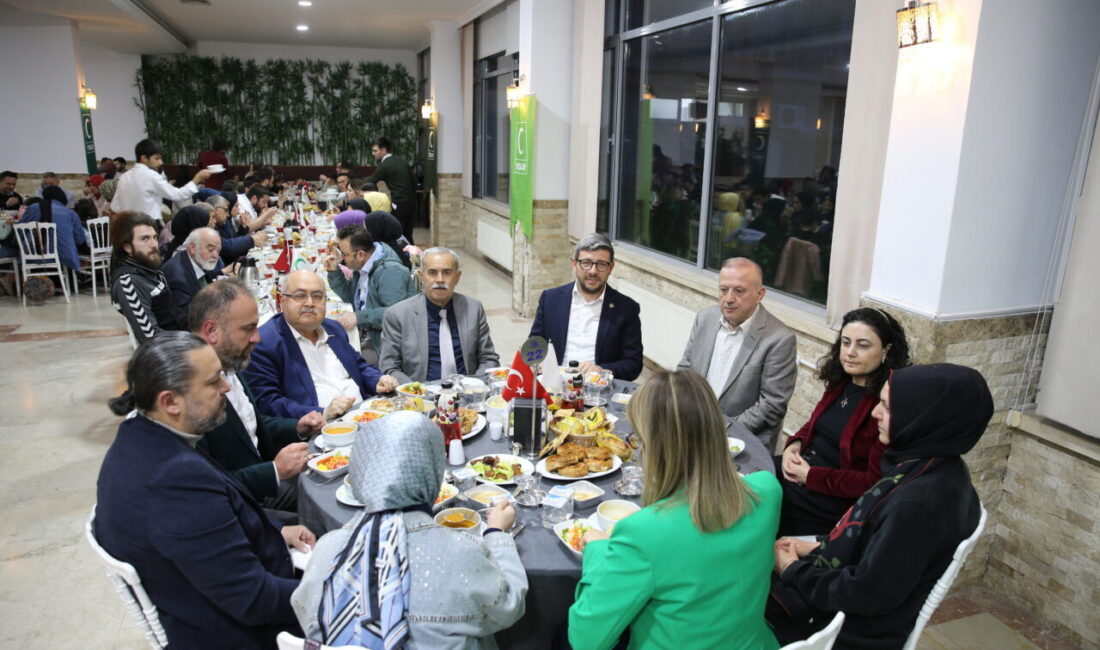 DENİZLİ (AA) – Denizli'de, Yeşilay gönüllüleri için iftar programı düzenlendi.