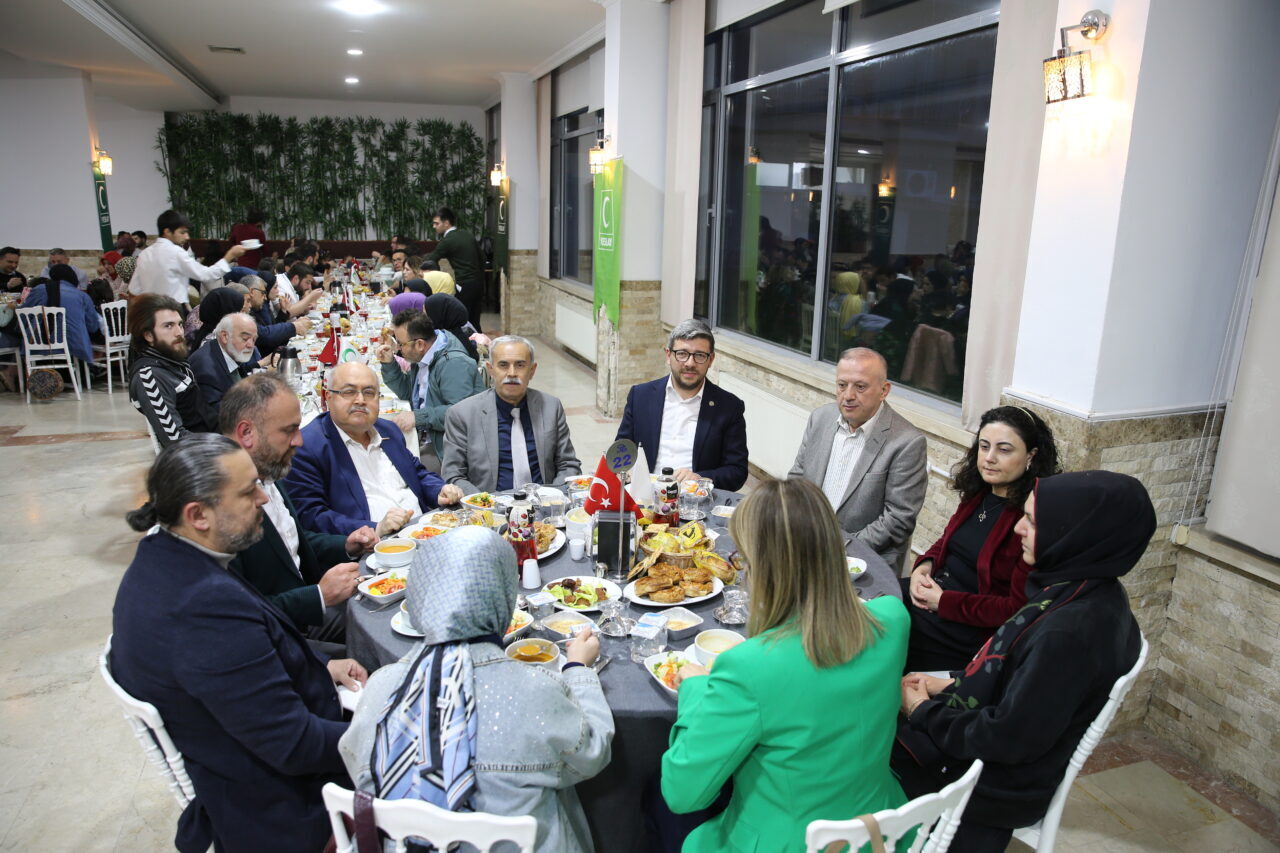 DENİZLİ (AA) – Denizli'de, Yeşilay gönüllüleri için iftar programı düzenlendi.