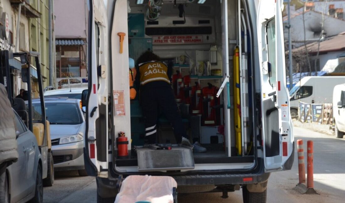 Bilecik’te seyir halinde kontrolden çıkan otomobil park halindeki araca çarparak