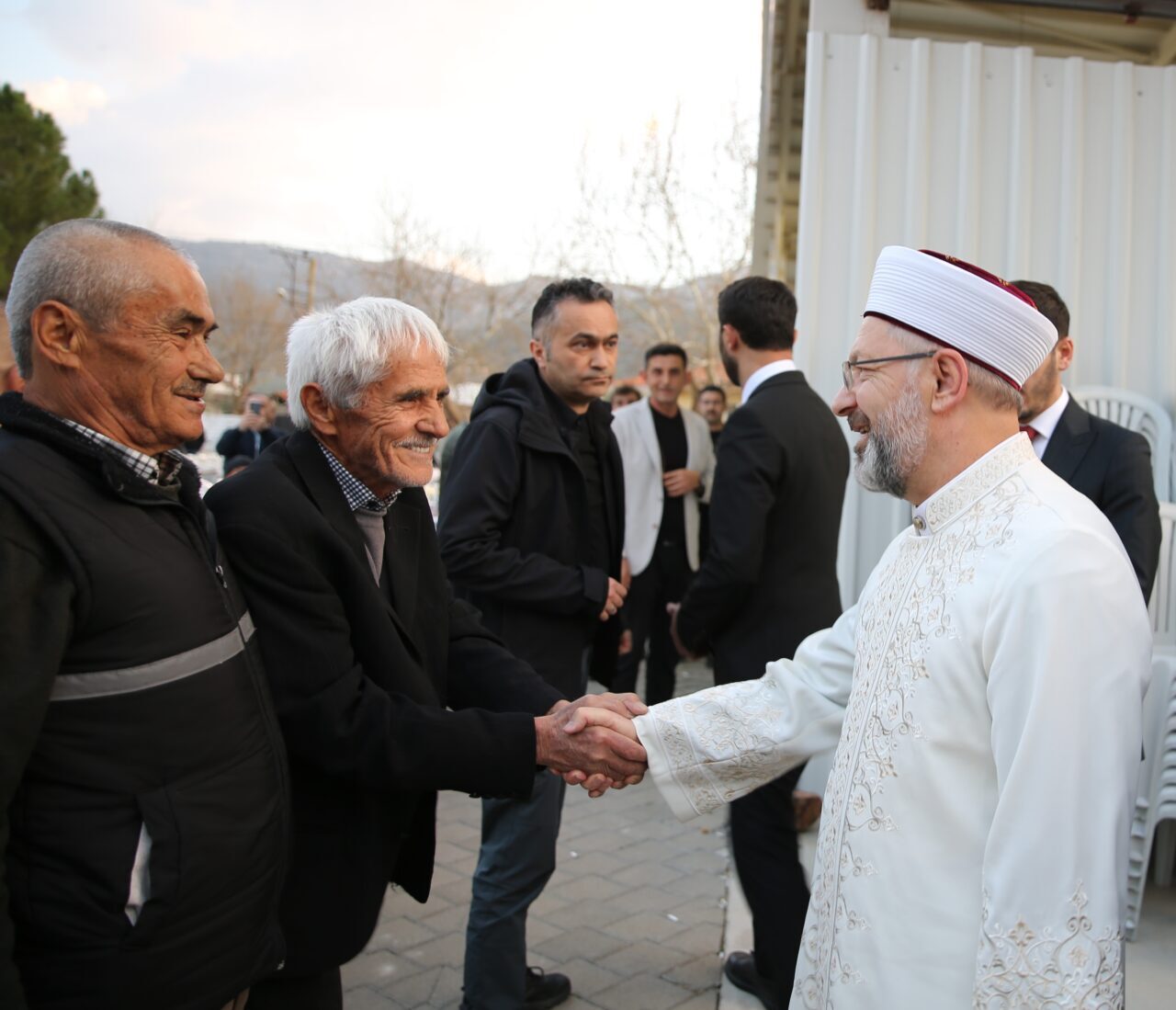 - "Oruç bizi koruyor, namaz bizi koruyor, İslam bizi koruyor"