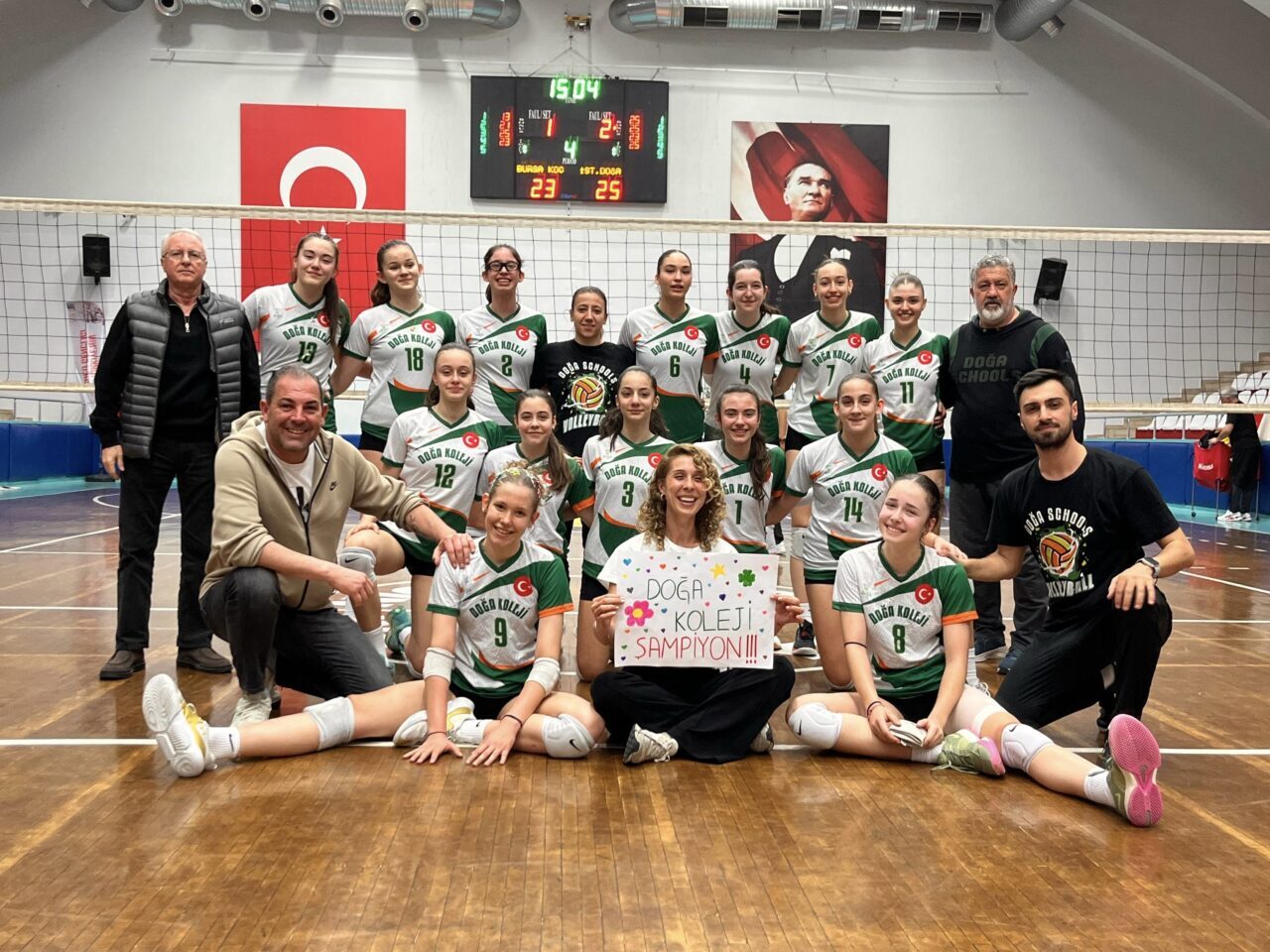 - Doğa Koleji İcra Kurulu Üyesi Gökhan Alpözü:
- "Kupayı kaldıran