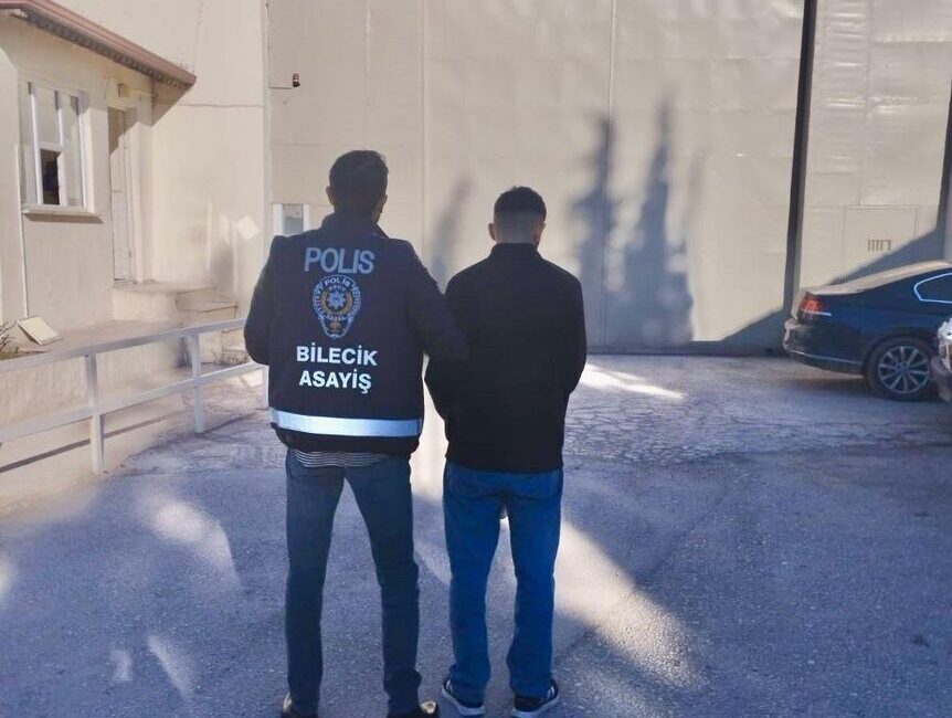 Bilecik’te kendilerini kamu görevlisi olarak tanıtarak bir vatandaştan ziynet eşyası