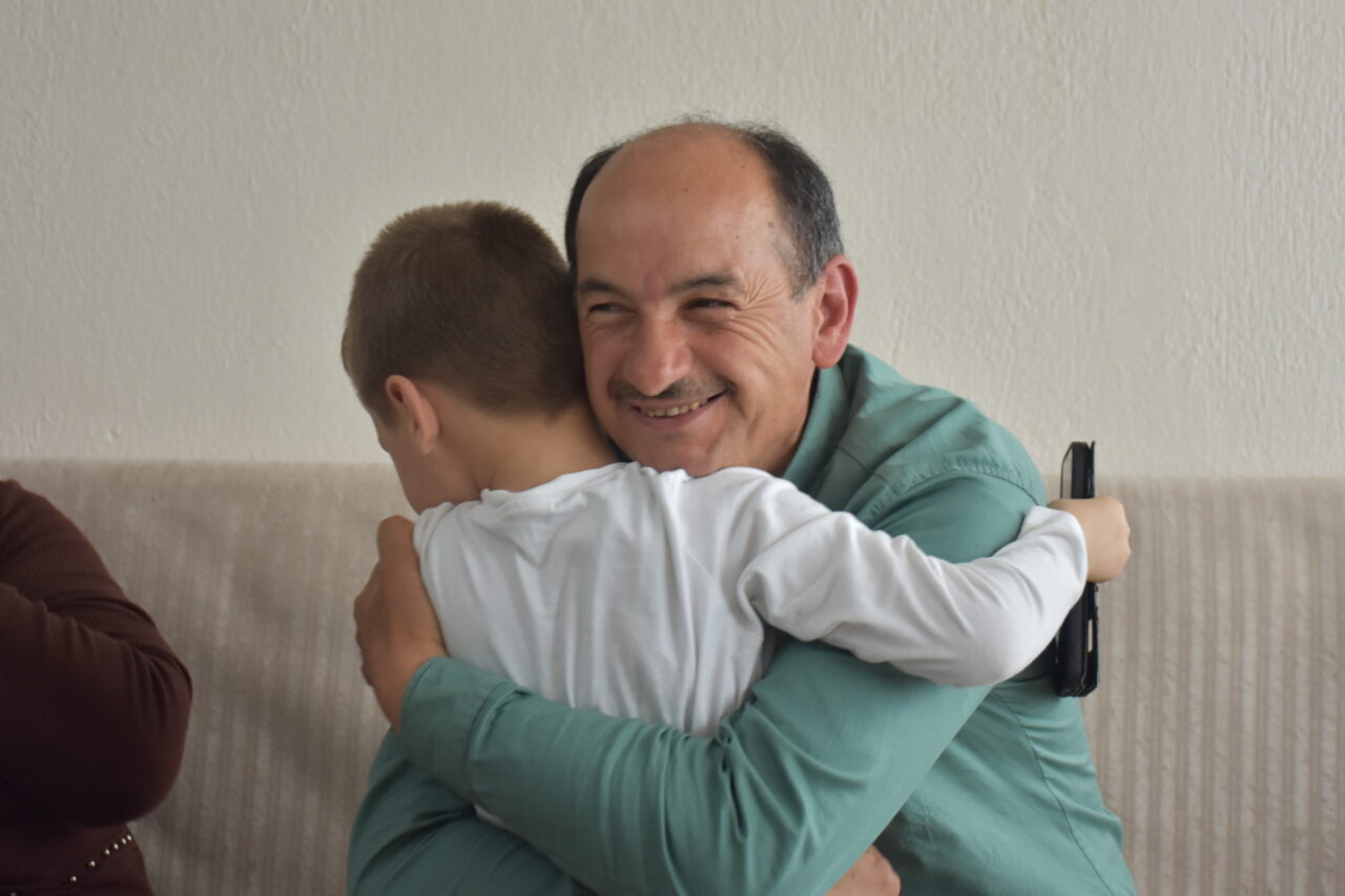 - Afyonkarahisar'da yaşayan üç çocuklu Reyhan ve Mehmet Elmas çifti,