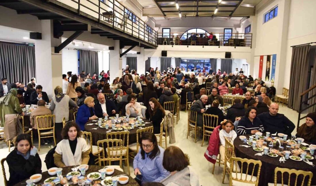 Tepebaşı Belediyesi tarafından düzenlenen iftar programında engelli bireyler ve aileleri